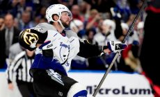 Никита Кучеров бросает вызов Коннору Макдэвиду, Кучеров вышел на первое место в НХЛ по количеству передач